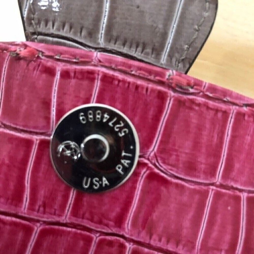 Guess Wristlet color‎ gray and pink patent leather - Picture 8 of 10